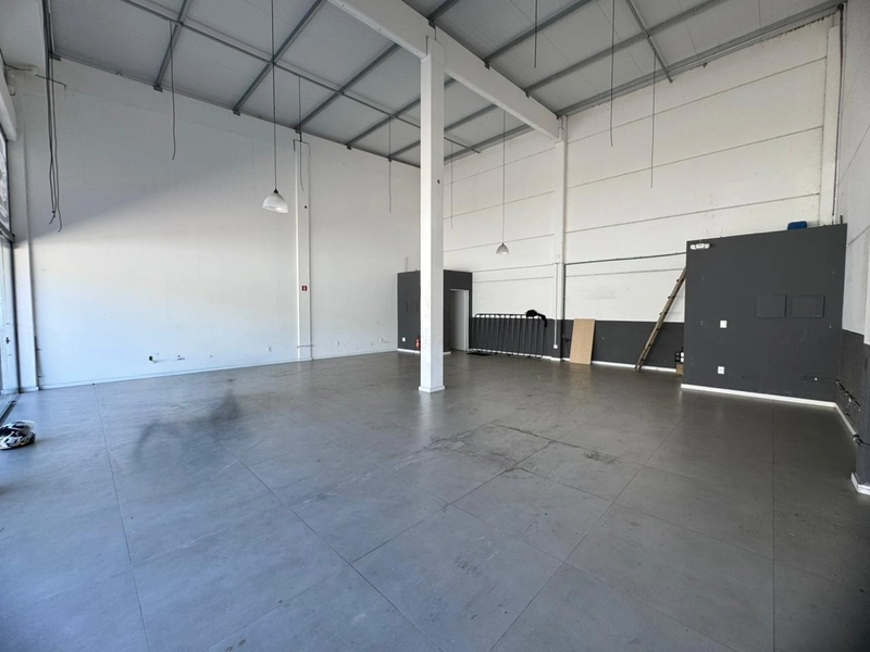 Sala comercial 110m²(2 salas integradas)para locar em Brusque: 3ª foto da galeria de imagens do imóvel