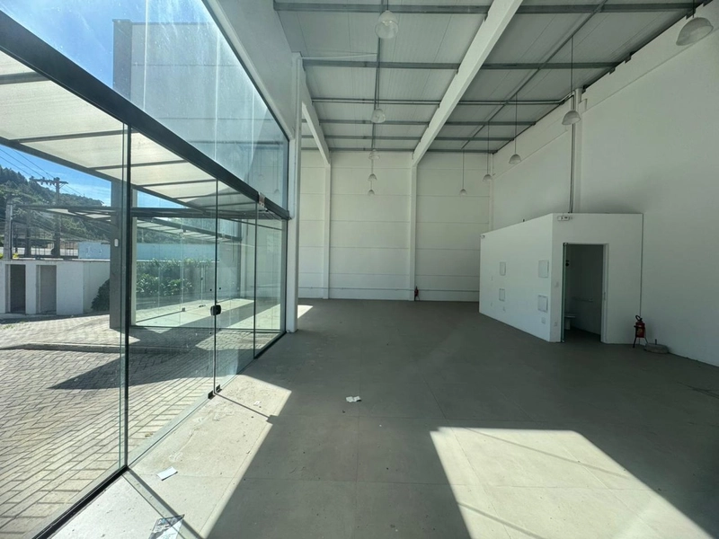 Sala comercial 150m²,2 banheiros para locação a 1kmcentro de Brusque!: 4ª foto da galeria de imagens do imóvel