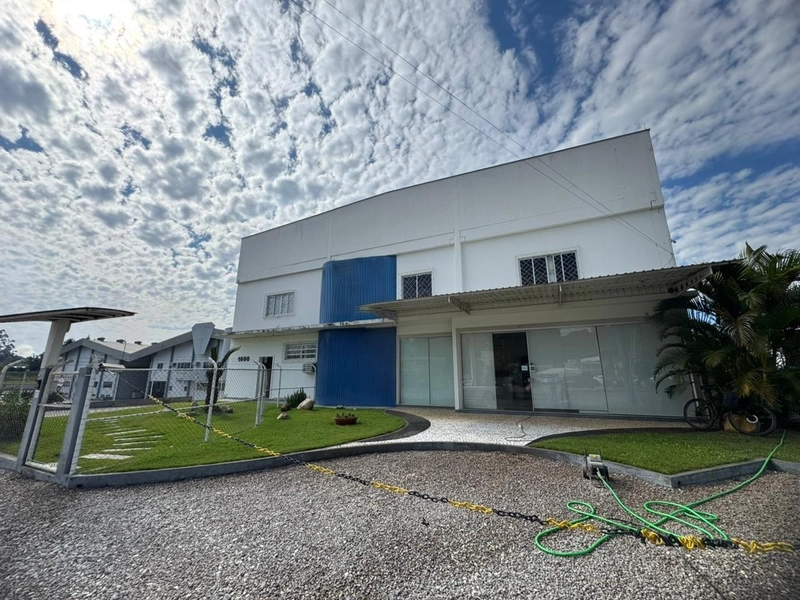 Galpão 1.200m²,para locação em Brusque,de frente para a geral!: 3ª foto da galeria de imagens do imóvel