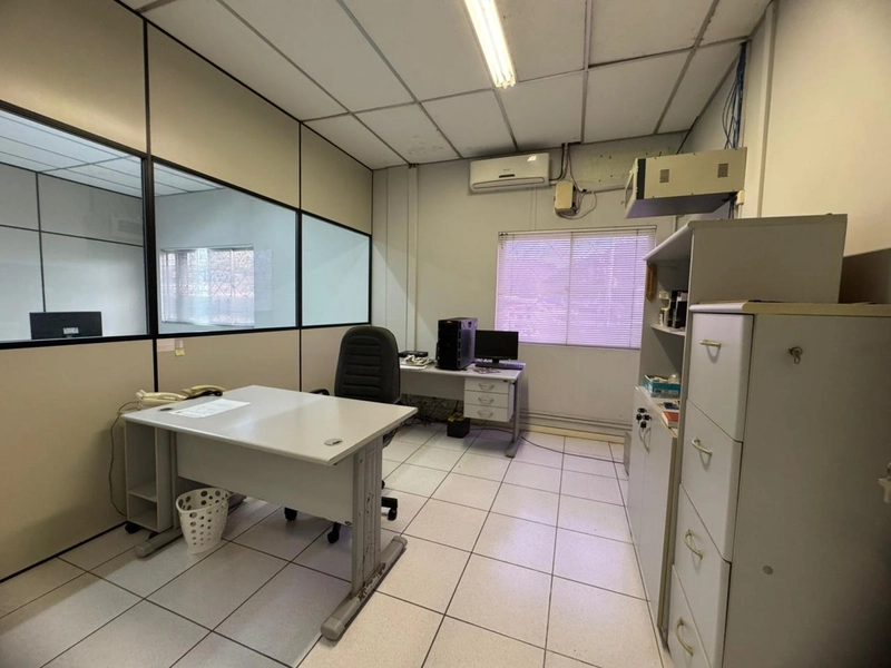 Galpão 1.200m²,para locação em Brusque,de frente para a geral!: 49ª foto da galeria de imagens do imóvel