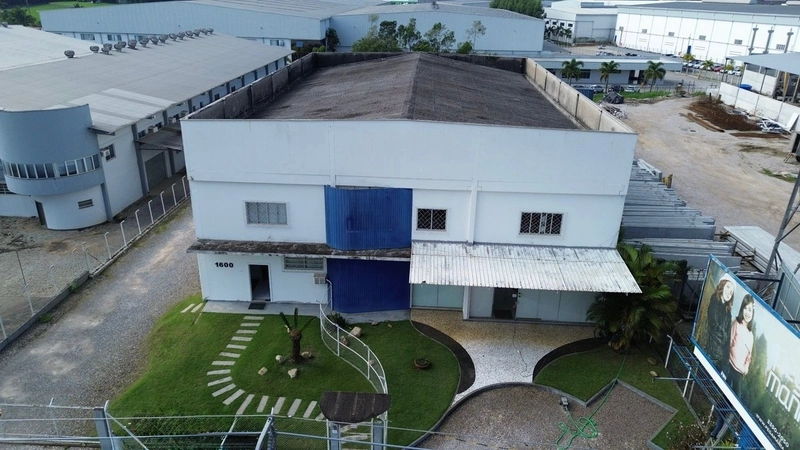 Galpão 1.200m²,para locação em Brusque,de frente para a geral!