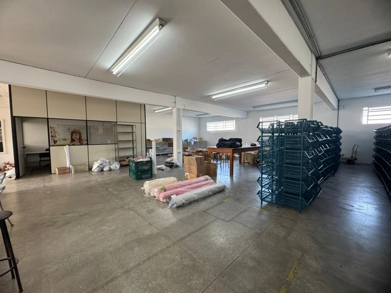 Galpão 1.200m²,para locação em Brusque,de frente para a geral!: 23ª foto da galeria de imagens do imóvel
