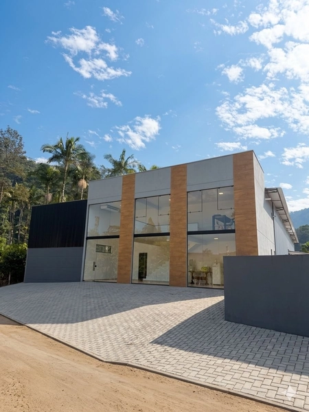 GALPÃO (950m²),PARA LOCAÇÃO,UMA ESTRUTURA EXCELENTE EM BRUSQUE!