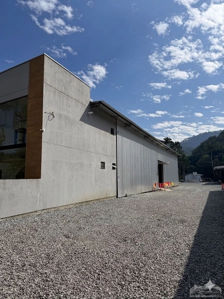 GALPÃO (950m²),PARA LOCAÇÃO,UMA ESTRUTURA EXCELENTE EM BRUSQUE!: 3ª foto da galeria de imagens do imóvel