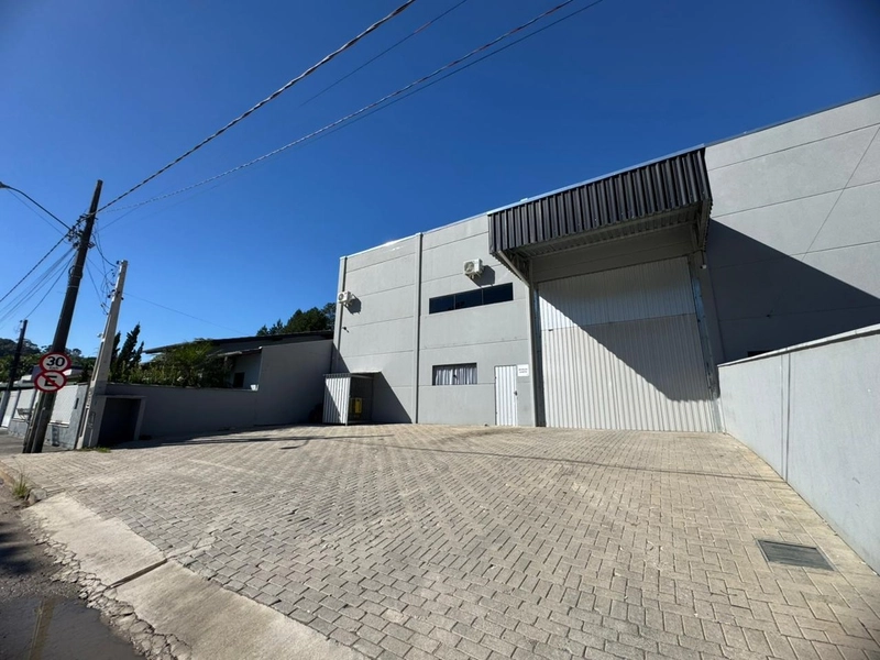 Está procurando um galpão para sua empresa?Fale com a PETER IMÓVEIS.: 1ª foto da galeria de imagens do imóvel