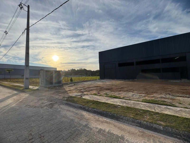 GALPÃO NOVO PARA LOCAÇÃO EM BRUSQUE -480m²,AGENDE SUA VISITA: 3ª foto da galeria de imagens do imóvel