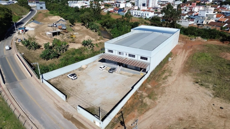 GALPÃO(1125m²)COM MEZANINO ,FÁCIL ACESSO PARA CAMINHÕES-BRUSQUE: 2ª foto da galeria de imagens do imóvel