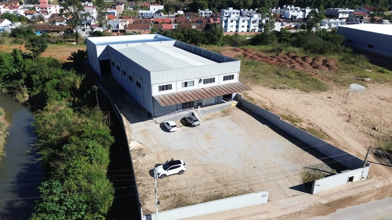 GALPÃO(1125m²)COM MEZANINO ,FÁCIL ACESSO PARA CAMINHÕES-BRUSQUE: 3ª foto da galeria de imagens do imóvel