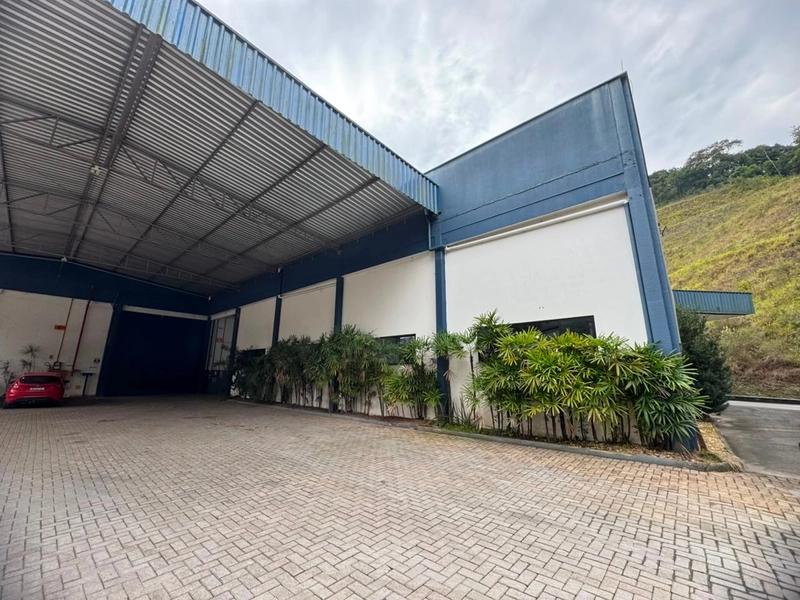 Galpão (632m²),energia trifásica para locar em Brusque/SC: 1ª foto da galeria de imagens do imóvel