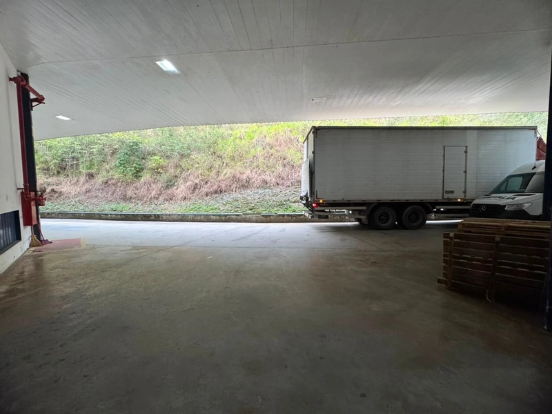 Galpão (632m²),energia trifásica para locar em Brusque/SC: 4ª foto da galeria de imagens do imóvel