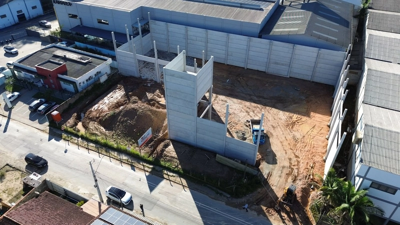 Galpão com 1550m²,com docas-EXCELETE estrutura para locação em Brusque: 5ª foto da galeria de imagens do imóvel