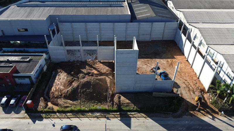 Galpão com 1550m²,com docas-EXCELETE estrutura para locação em Brusque: 4ª foto da galeria de imagens do imóvel