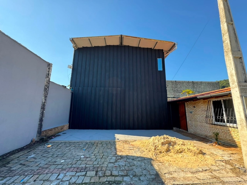 GALPÃO COM CASA EM ANEXO PARA LOCAÇÃO EM BRUSQUE-SC