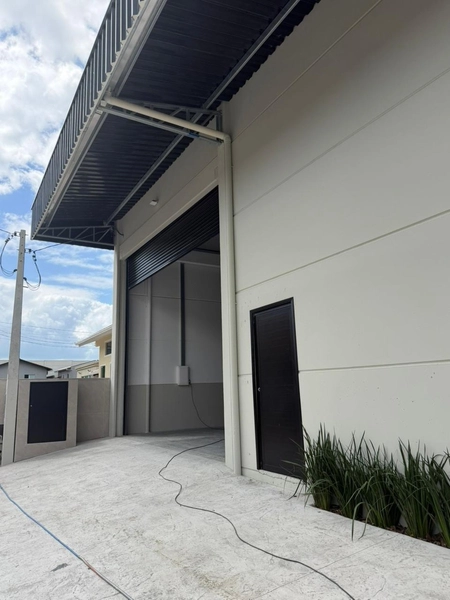 Galpão comercial(260 m²), projetado para oferecer praticidade e efi: 11ª foto da galeria de imagens do imóvel