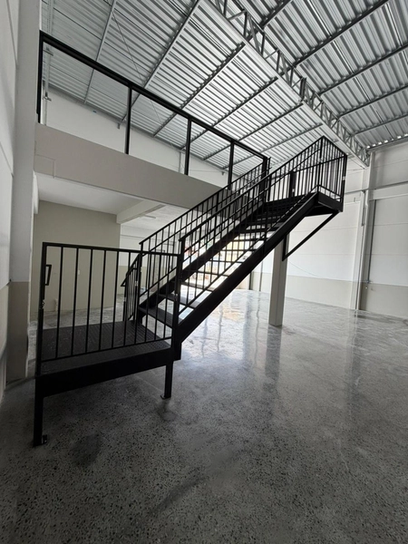 Galpão comercial(260 m²), projetado para oferecer praticidade e efi: 3ª foto da galeria de imagens do imóvel