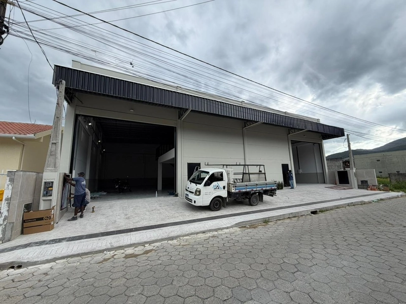 Galpão comercial(260 m²), projetado para oferecer praticidade e efi: 1ª foto da galeria de imagens do imóvel