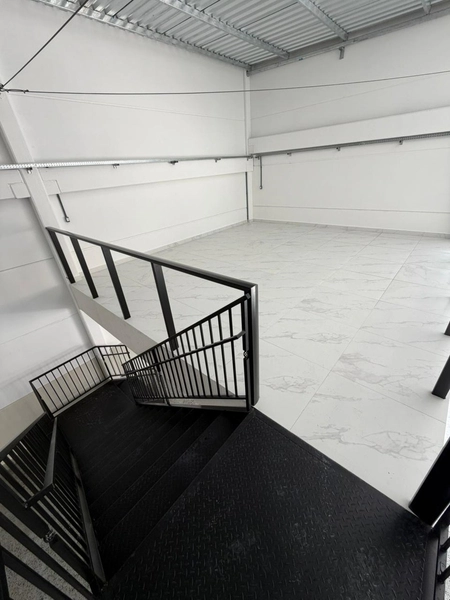 Galpão comercial(260 m²), projetado para oferecer praticidade e efi: 2ª foto da galeria de imagens do imóvel