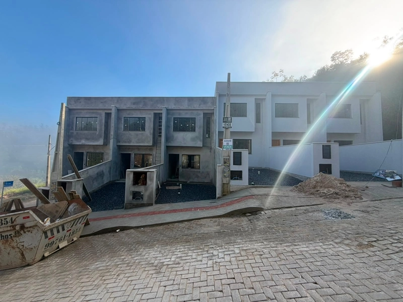 Sobrados á venda bairro Limeira Baixa-: 1ª foto da galeria de imagens do imóvel