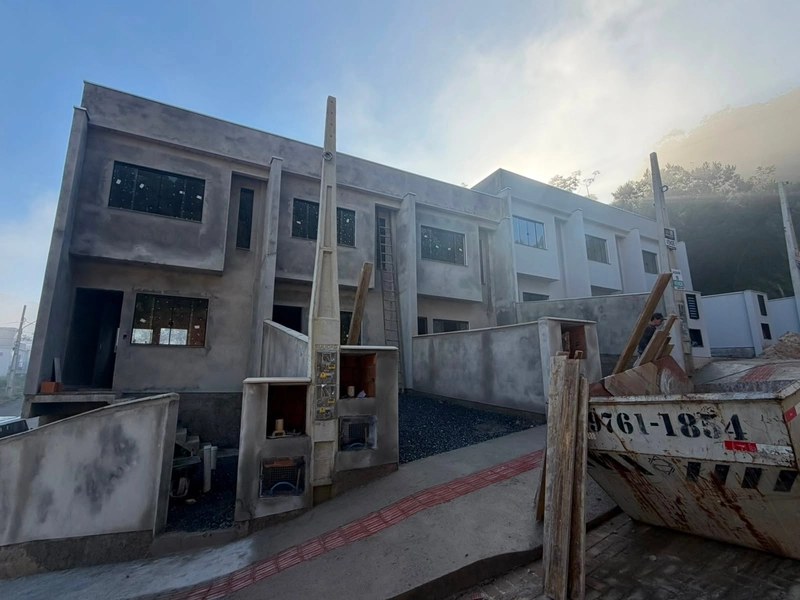 Sobrados á venda bairro Limeira Baixa-: 3ª foto da galeria de imagens do imóvel