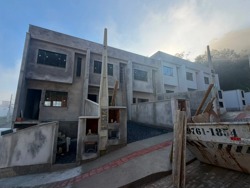 Sobrados á venda bairro Limeira Baixa-: 2ª foto da galeria de imagens do imóvel