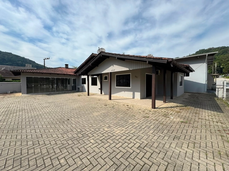 CASA+GALPÃO PARA LOCAÇÃO  EM BRUSQUE-AGENDE SUA VISITA!: 7ª foto da galeria de imagens do imóvel