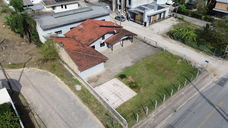 CASA+GALPÃO PARA LOCAÇÃO  EM BRUSQUE-AGENDE SUA VISITA!: 4ª foto da galeria de imagens do imóvel