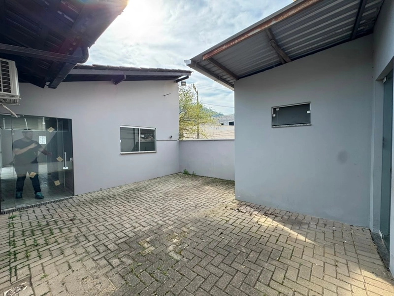 CASA+GALPÃO PARA LOCAÇÃO  EM BRUSQUE-AGENDE SUA VISITA!: 24ª foto da galeria de imagens do imóvel