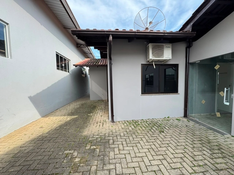 CASA+GALPÃO PARA LOCAÇÃO  EM BRUSQUE-AGENDE SUA VISITA!: 25ª foto da galeria de imagens do imóvel