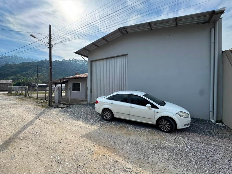 CASA+GALPÃO PARA LOCAÇÃO  EM BRUSQUE-AGENDE SUA VISITA!: 1ª foto da galeria de imagens do imóvel