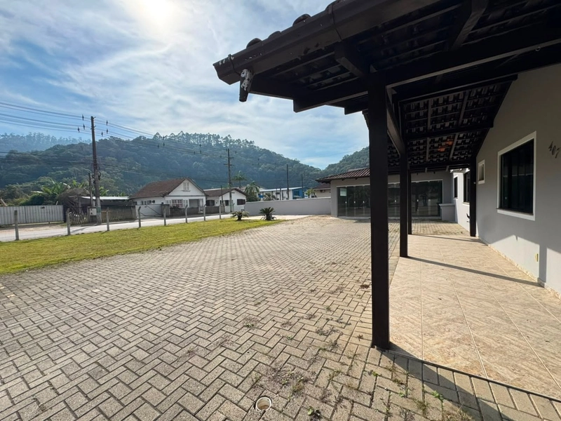 CASA+GALPÃO PARA LOCAÇÃO  EM BRUSQUE-AGENDE SUA VISITA!: 5ª foto da galeria de imagens do imóvel