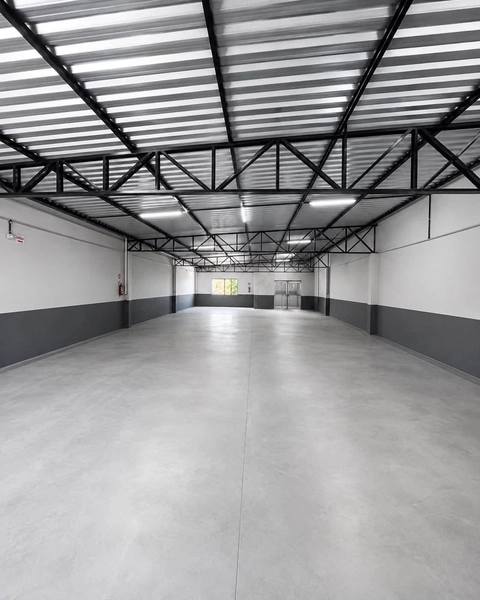 Galpão com 250m2 para locação próximo ao Centro de Brusque - SC: 2ª foto da galeria de imagens do imóvel