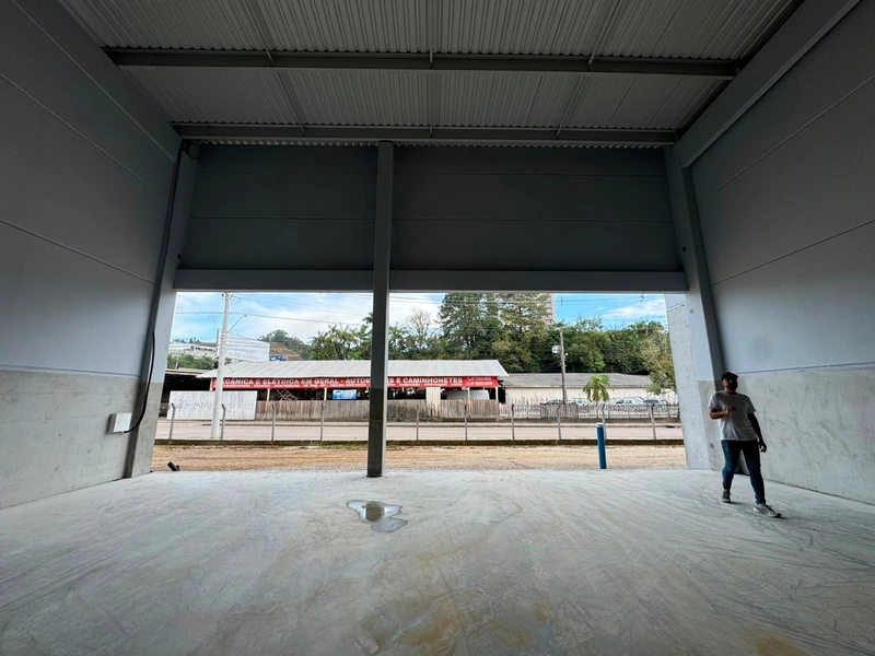 GALPÃO COMERCIAL(1.000M²) EM ÁREA NOBRE DE BRUSQUE-SC-COM DOCA: 6ª foto da galeria de imagens do imóvel