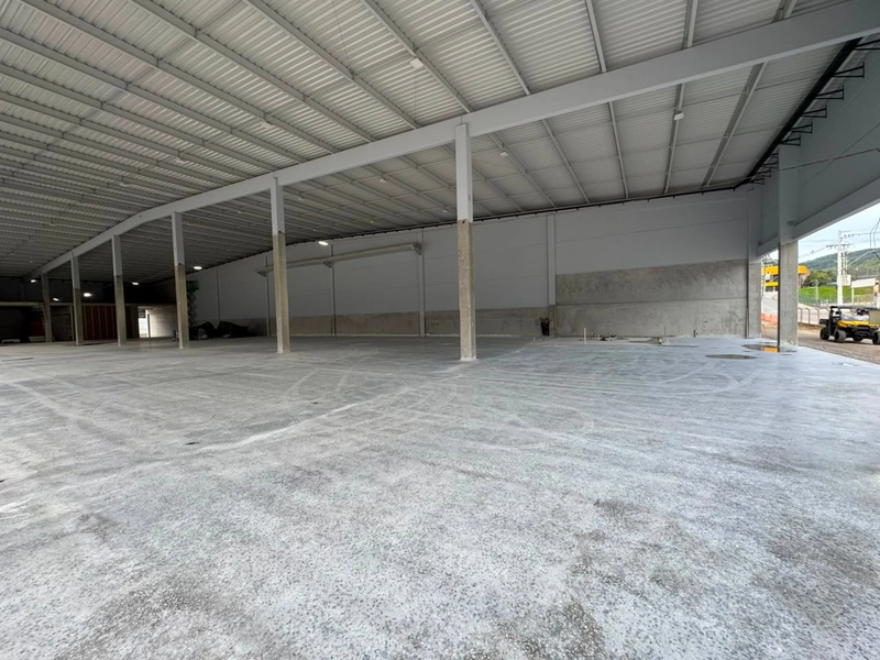 GALPÃO COMERCIAL(2.000m²)ÁREA NOBRE DE BRUSQUE-SC-COM DOCA!!: 6ª foto da galeria de imagens do imóvel