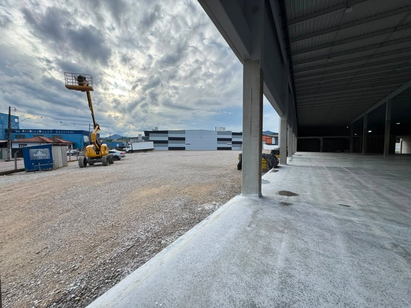 GALPÃO COMERCIAL(2.000m²)ÁREA NOBRE DE BRUSQUE-SC-COM DOCA!!: 13ª foto da galeria de imagens do imóvel
