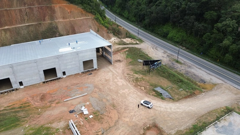 Galpão com 2.000m² ,3 docas,amplo pátio:disponível locação em Brusque!: 7ª foto da galeria de imagens do imóvel