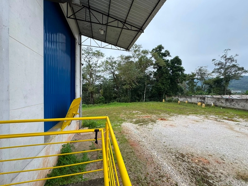 Galpão  com 750m² .1 doca,energia trifásica,amplo pátio em BRUSQUE!!: 2ª foto da galeria de imagens do imóvel