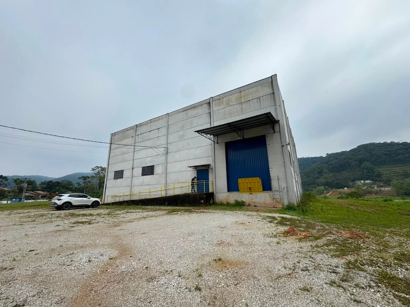 Galpão  com 750m² .1 doca,energia trifásica,amplo pátio em BRUSQUE!!: 3ª foto da galeria de imagens do imóvel