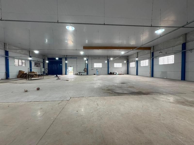 Galpão  com 750m² .1 doca,energia trifásica,amplo pátio em BRUSQUE!!: 5ª foto da galeria de imagens do imóvel