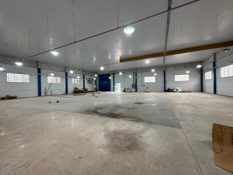Galpão  com 750m² .1 doca,energia trifásica,amplo pátio em BRUSQUE!!: 6ª foto da galeria de imagens do imóvel