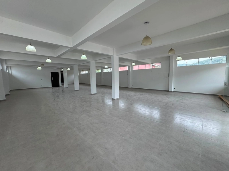 GALPÃO COMERCIAL(350m²)PARA LOCAÇÃO NA CIDADE DE BRUSQUE-SC: 5ª foto da galeria de imagens do imóvel