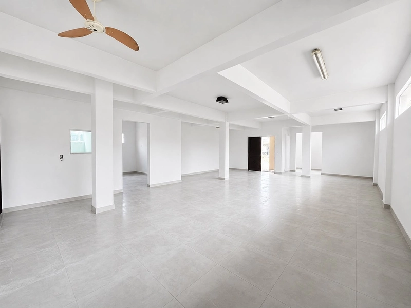 GALPÃO COMERCIAL(350m²)PARA LOCAÇÃO NA CIDADE DE BRUSQUE-SC: 9ª foto da galeria de imagens do imóvel