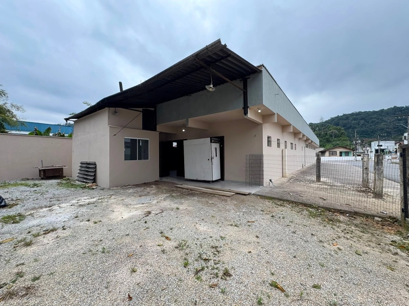 GALPÃO COMERCIAL(350m²)PARA LOCAÇÃO NA CIDADE DE BRUSQUE-SC: 12ª foto da galeria de imagens do imóvel