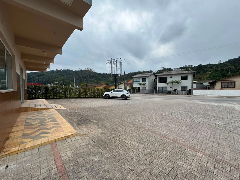 GALPÃO COMERCIAL(350m²)PARA LOCAÇÃO NA CIDADE DE BRUSQUE-SC: 3ª foto da galeria de imagens do imóvel