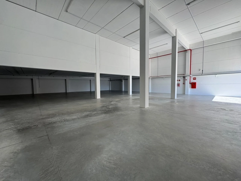 GALPÃO INDUSTRIAL E COMERCIAL PARA LOCAÇÃO EM BRUSQUE(415m²): 7ª foto da galeria de imagens do imóvel
