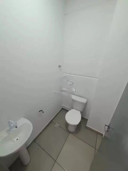 GALPÃO INDUSTRIAL E COMERCIAL PARA LOCAÇÃO EM BRUSQUE(415m²): 3ª foto da galeria de imagens do imóvel