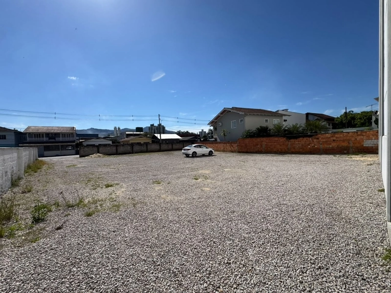 GALPÃO INDUSTRIAL E COMERCIAL PARA LOCAÇÃO EM BRUSQUE(415m²): 10ª foto da galeria de imagens do imóvel