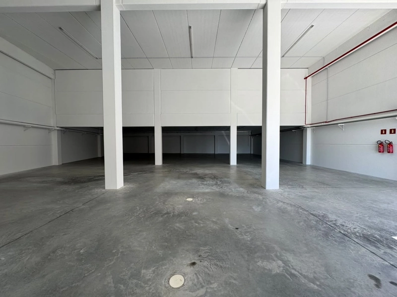 GALPÃO INDUSTRIAL E COMERCIAL PARA LOCAÇÃO EM BRUSQUE(415m²): 2ª foto da galeria de imagens do imóvel