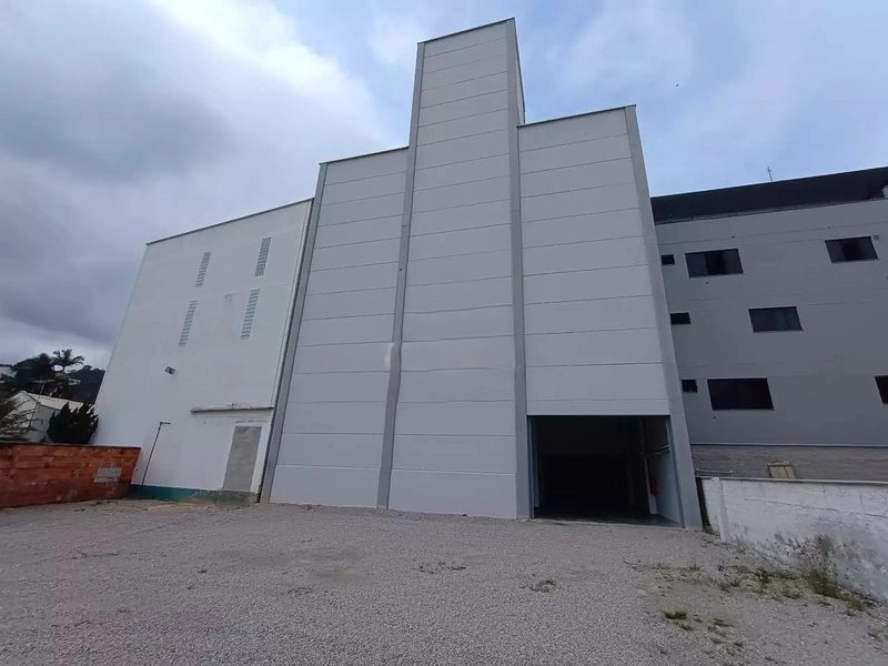 GALPÃO INDUSTRIAL E COMERCIAL PARA LOCAÇÃO EM BRUSQUE(415m²): 7ª foto da galeria de imagens do imóvel