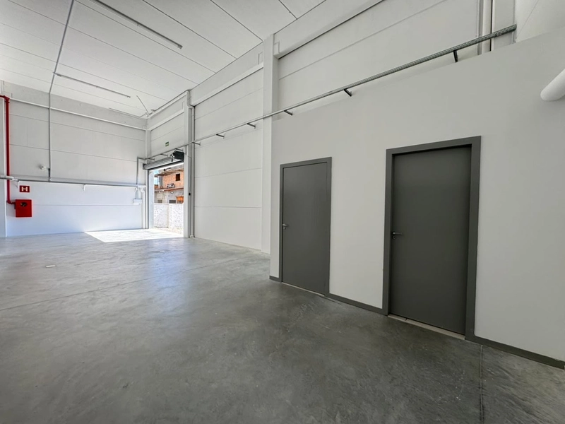 GALPÃO INDUSTRIAL E COMERCIAL PARA LOCAÇÃO EM BRUSQUE(415m²): 5ª foto da galeria de imagens do imóvel