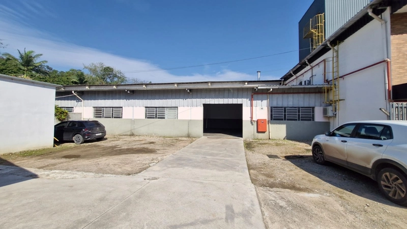 GALPÃO(175 m²) em uma região excelente aqui em Brusque: confira!: 1ª foto da galeria de imagens do imóvel